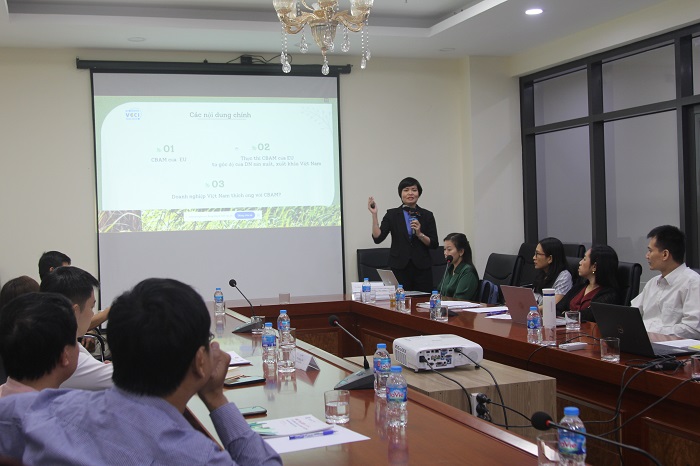 TS.Nguyễn Thị Thu Trang, Giám đốc Trung tâm WTO và Hội nhập VCCI trình bày tham luận tại Hội thảo