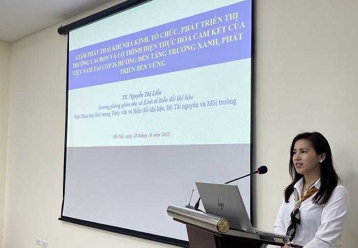 TS. Nguyễn Thị Liễu, Viện Khoa học Khí tượng thủy văn và Biến đổi khí hậu trình bày báo cáo tại Hội thảo