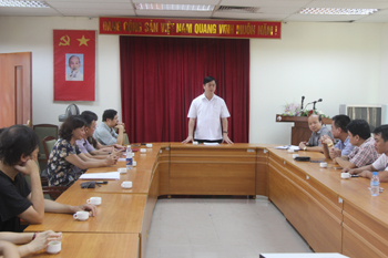 Phó Chủ tịch Viện Hàn lâm PGS.TS. Phạm Văn Đức phát biểu <br>giao nhiệm vụ cho TS. Nguyễn Song Tùng