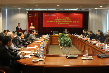 PGS.TS. Phạm Văn Đức, Phó Bí thư Đảng ủy, Phó Chủ tịch <br>Viện Hàn lâm phát biểu tại Lễ kí kết