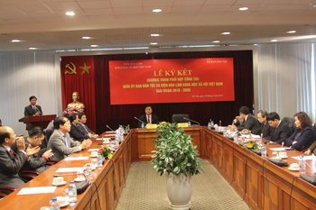 TS. Phan Văn Hùng, Thứ trưởng, Phó Chủ nhiệm <br>Ủy ban Dân tộc phát biểu tại Lễ kí kết