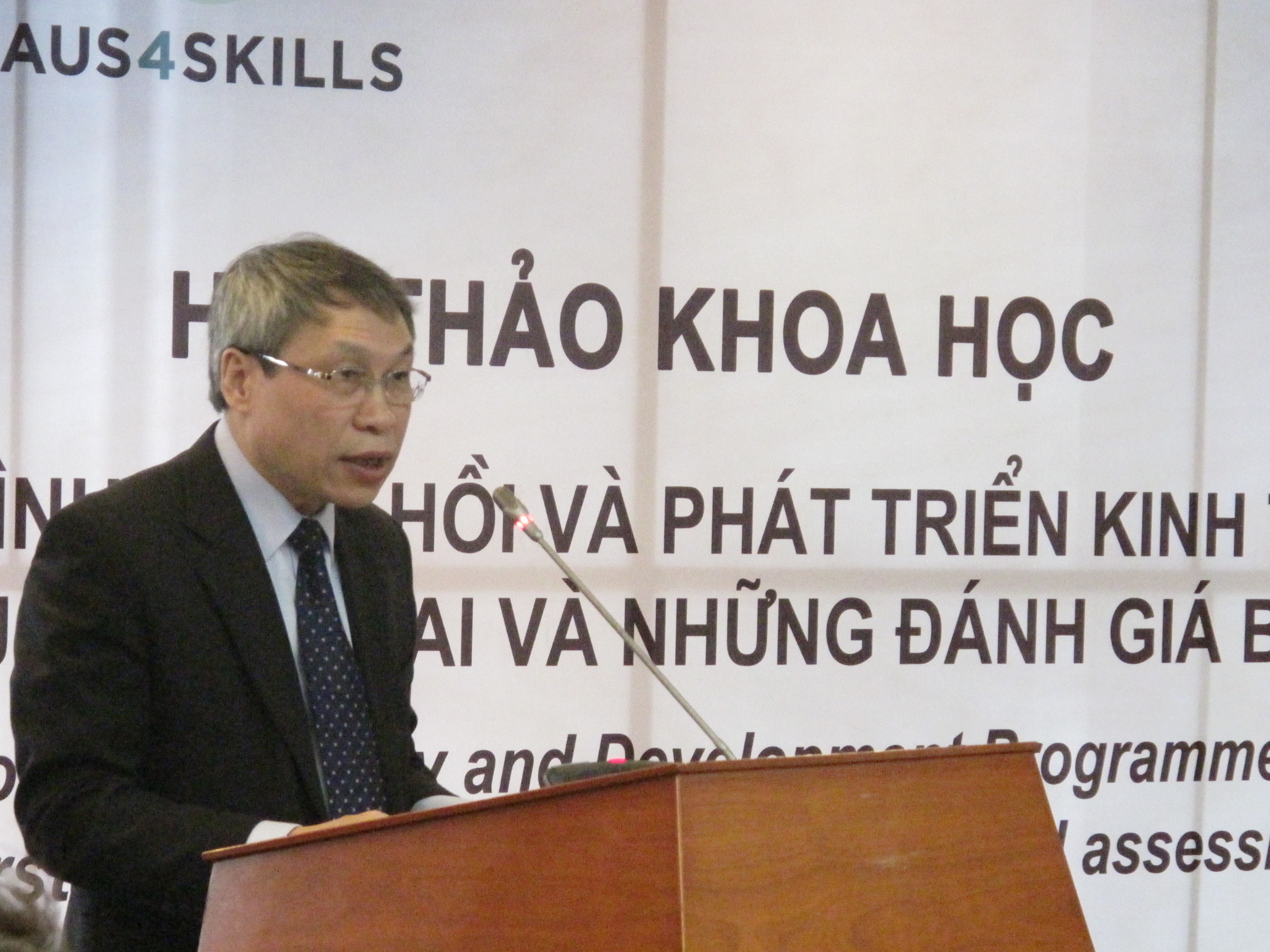 PGS.TS. Bùi Quang Tuấn, Viện trưởng Viện Kinh tế Việt Nam phát biểu khai mạc Hội thảo