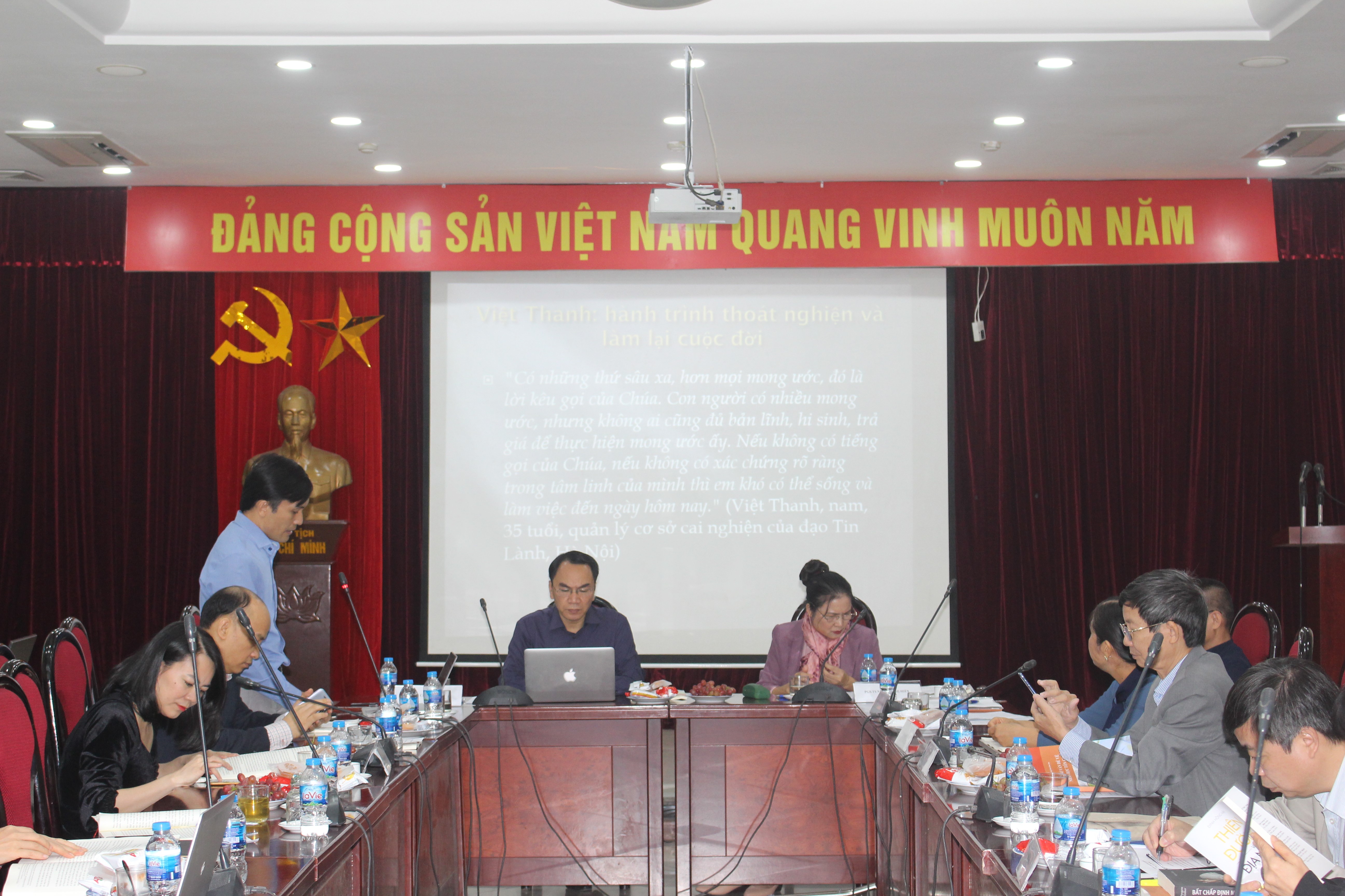 PGS. TS. Chu Văn Tuấn và PGS.TS. Nguyễn Thị Hiền điều hành Hội thảo