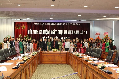 Các đại biểu chụp ảnh lưu niệm tại buổi lễ