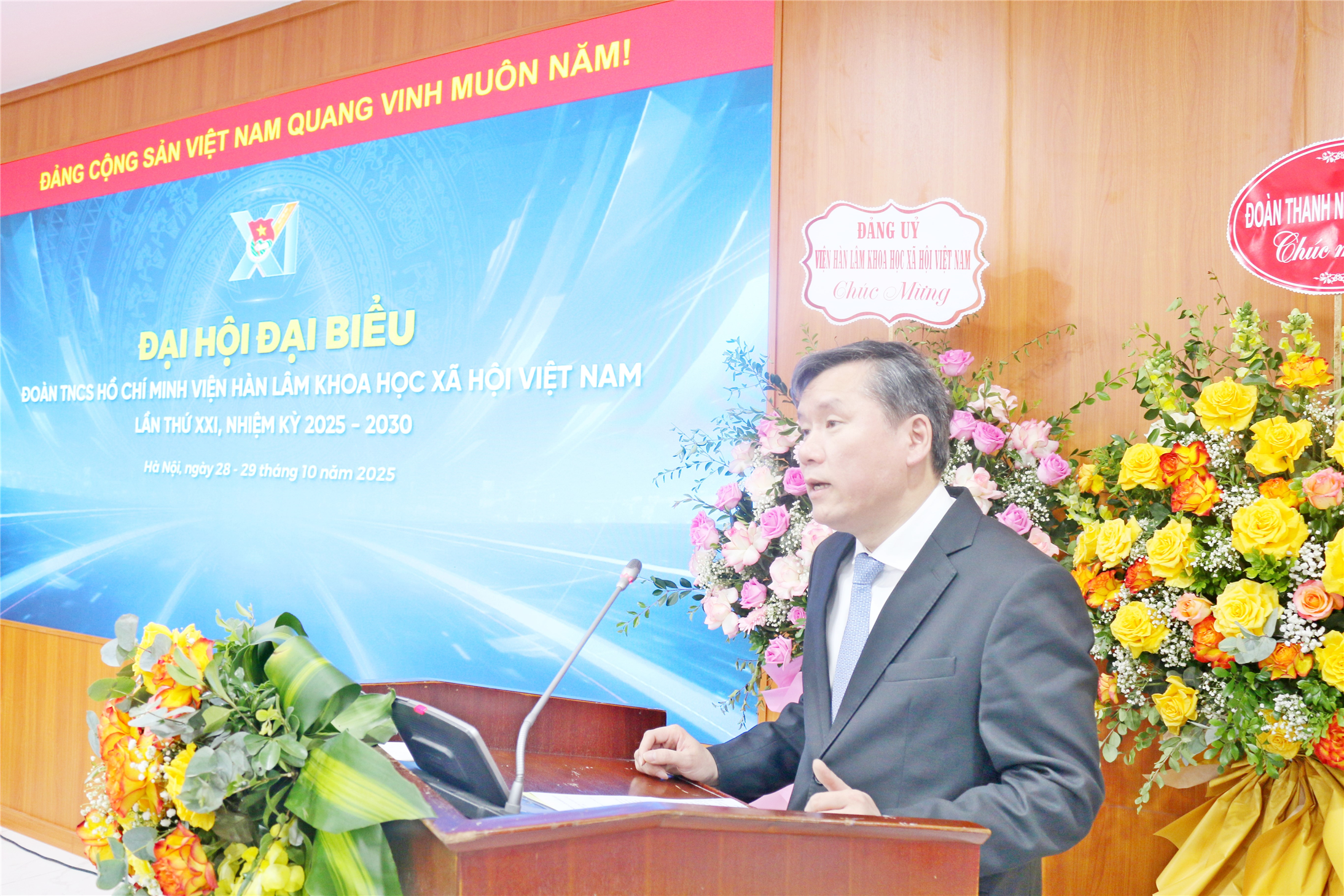 GS.TS. Lê Văn Lợi, Bí thư Đảng ủy, Chủ tịch Viện Hàn lâm phát biểu chỉ đạo tại Đại hội